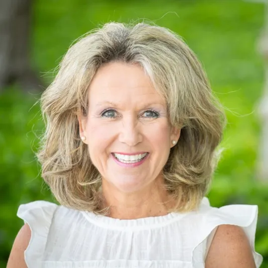 Molly Mullally, Agent in  - Compass