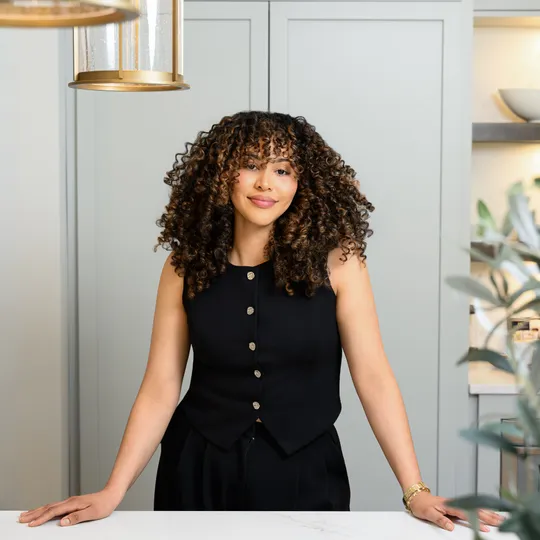 Dalis Orellana, Agent in  - Compass