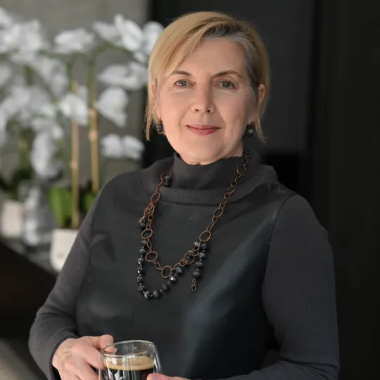 Larissa Brodsky, Agent in  - Compass