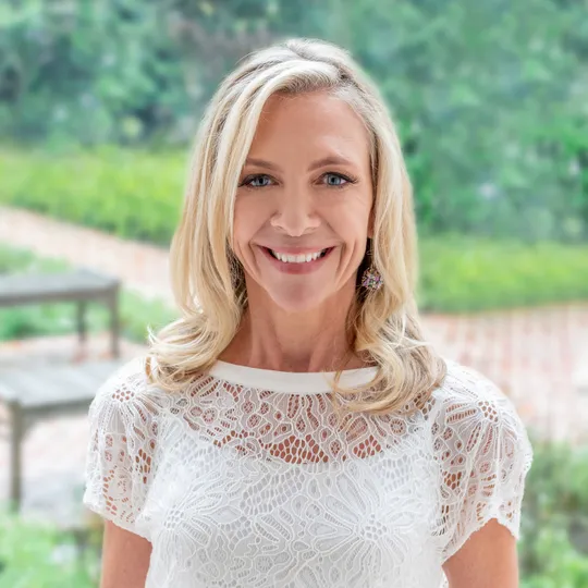 Susan Salinger, Agent in  - Compass