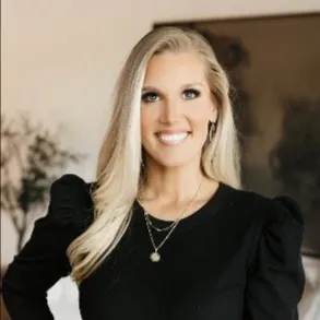 Kelly Fuca, Agent in  - Compass