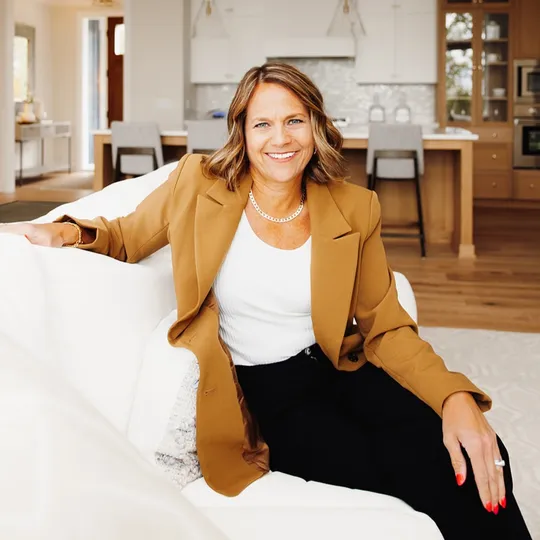 Jodi James, Agent in  - Compass