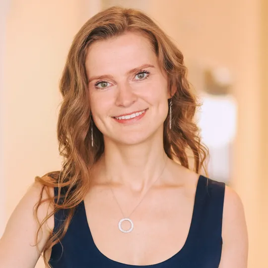 Anna Gula, Agent in  - Compass