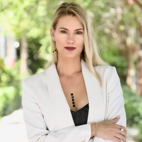 Elena Yanchur, Agent in  - Compass