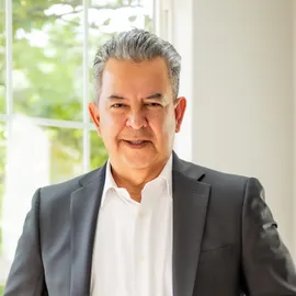 Arturo Cruz, Agent in  - Compass