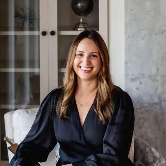 Briana Gomes, Agent in  - Compass