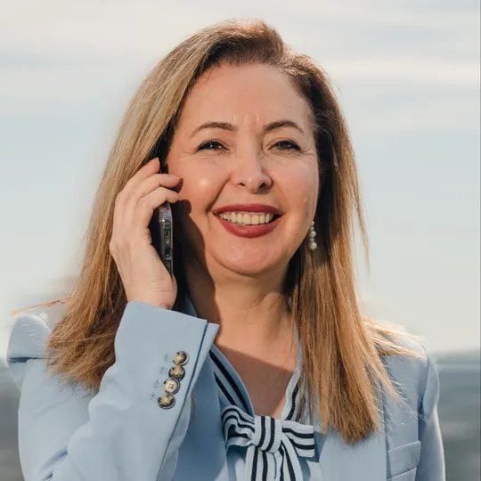 Eva Nihal, Agent in  - Compass