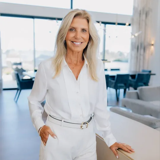 Tracy Ronca, Agent in  - Compass