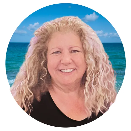 Bea Sallabi, Agent in  - Compass