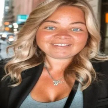 Shelby Davis, Agent in  - Compass