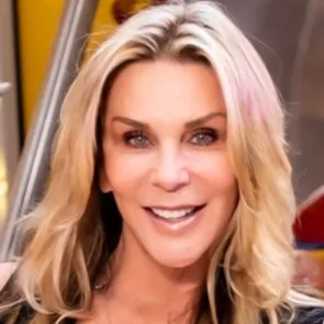 Carol LaRosh, Agent in  - Compass