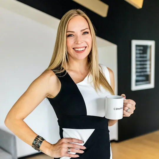 Zoe Taylor, Agent in  - Compass