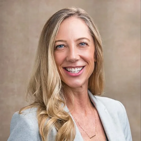 Tara Meekma, Agent in  - Compass