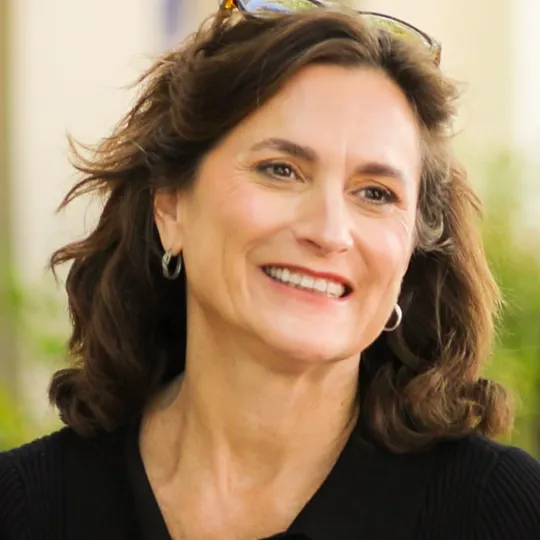 Katie Kelly, Agent in  - Compass