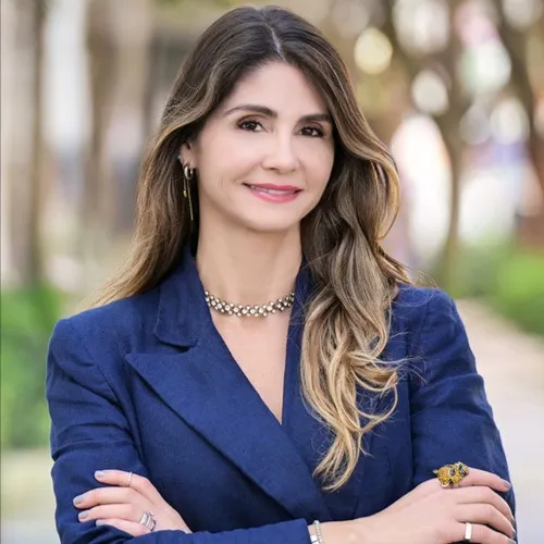 Daniela Holderbaum, Agent in  - Compass