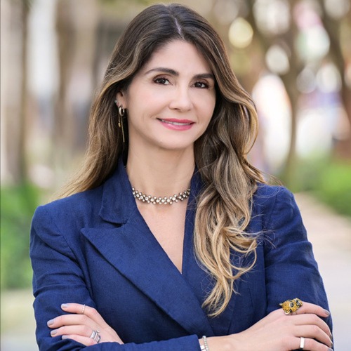 Headshot of Daniela Holderbaum