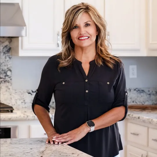 Janet Marquez, Agent in  - Compass