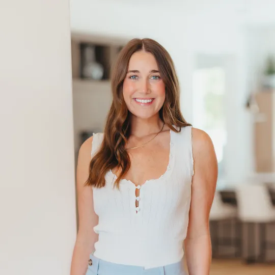 Jessie Lewis, Agent in  - Compass