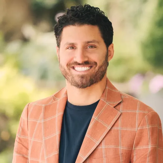 Kenneth Hirsch, Agent in  - Compass