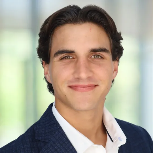 Charlie Durante, Agent in  - Compass