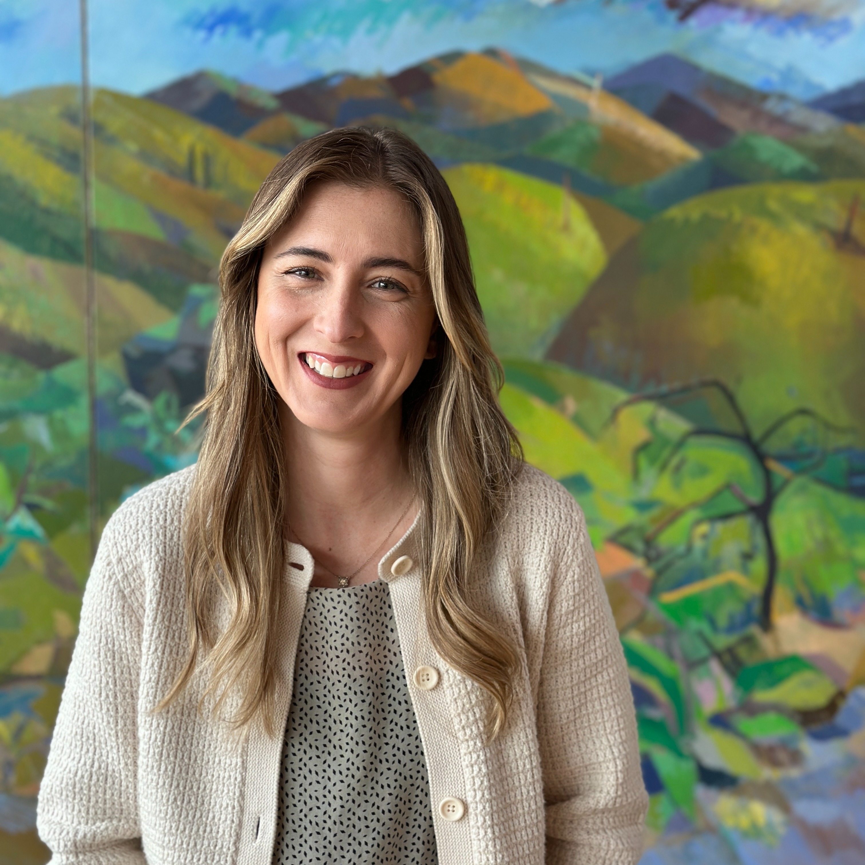 Headshot of Dana Helmore