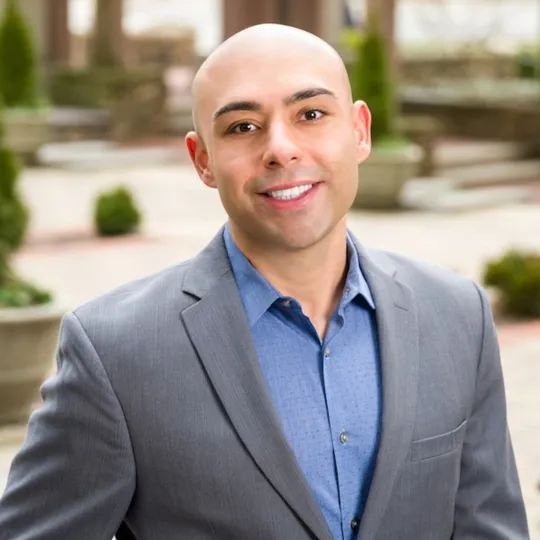 Sia Etminan, Agent in  - Compass