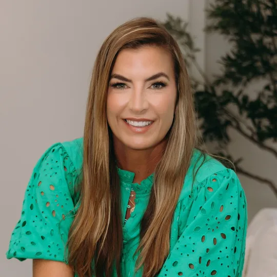 Lauren Brooker, Agent in  - Compass