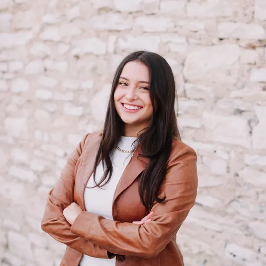 Mia Giordano, Agent in  - Compass