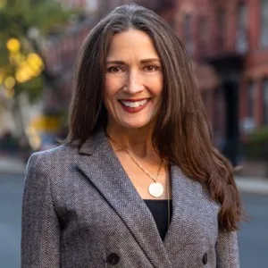 Kelly Cole, Agent in  - Compass