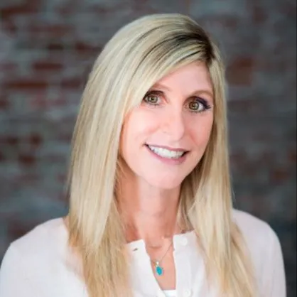 Hope Goldberger, Agent in  - Compass