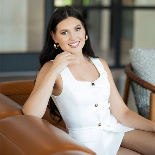 Jacqueline Davis, Agent in  - Compass