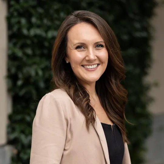 Jessica Meyer, Agent in  - Compass