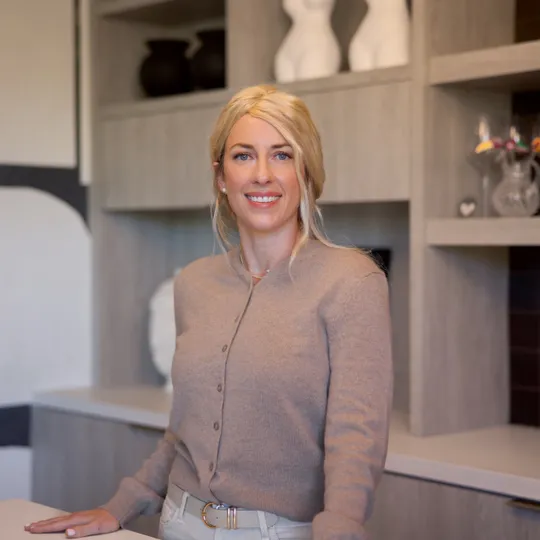 Kim Stone, Agent in  - Compass