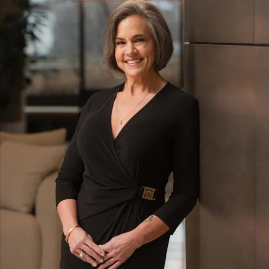 Larissa Farley, Agent in  - Compass