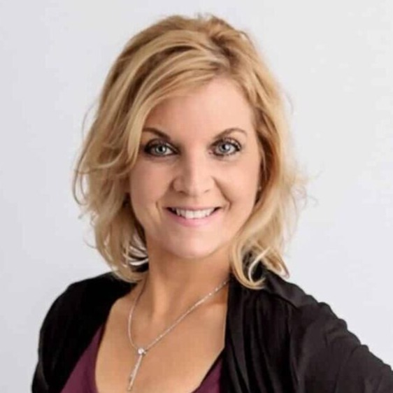 Headshot of Johnnette Chauffe