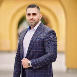 Sam Arash Far, Agent in  - Compass