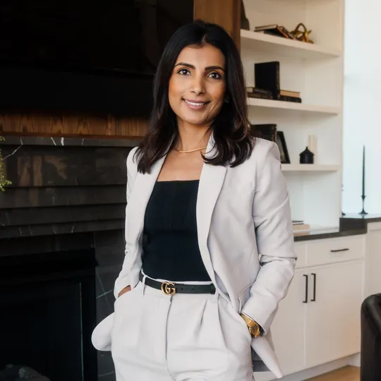 Urvi Naik, Agent in  - Compass