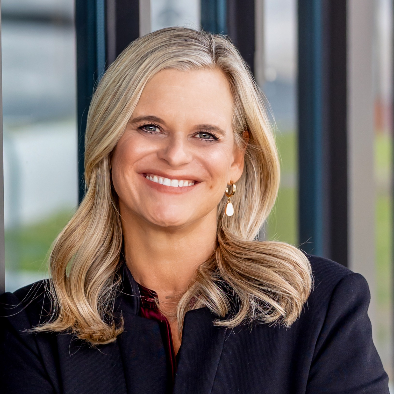 Headshot of Lisa Leary