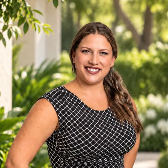 Yael Avivi, Agent in  - Compass