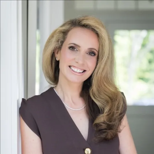 Stephanie Munves, Agent in  - Compass