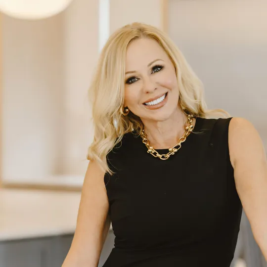 Laura Calhoun, Agent in  - Compass