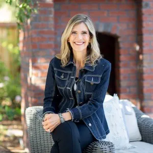 Yvette Preute, Agent in  - Compass