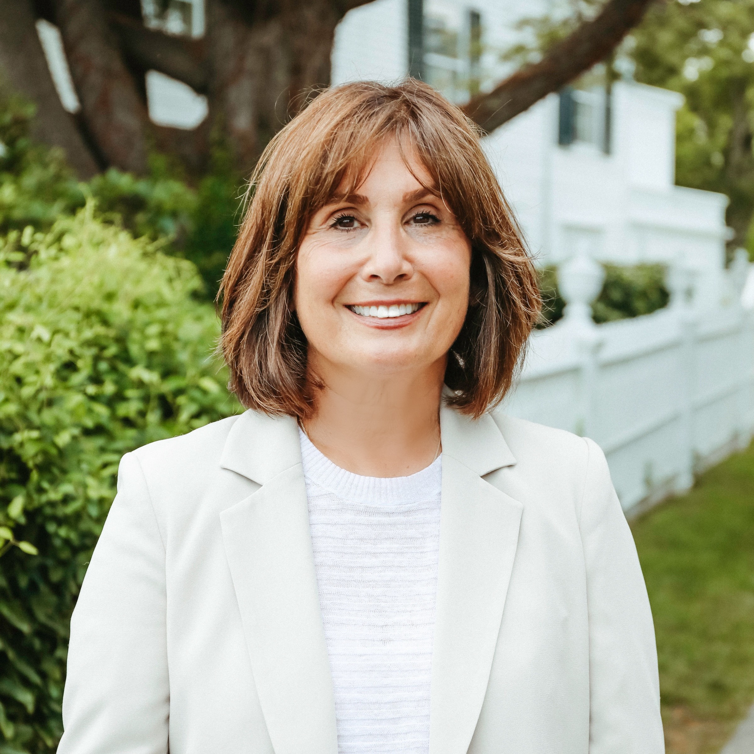 Headshot of Lynne Nolan