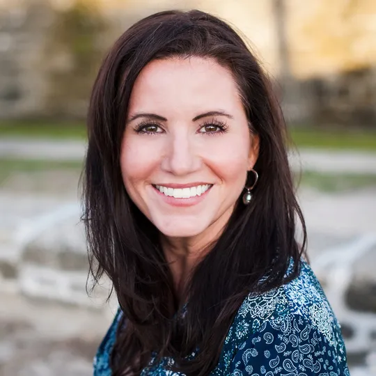 Jen Hayes, Agent in  - Compass