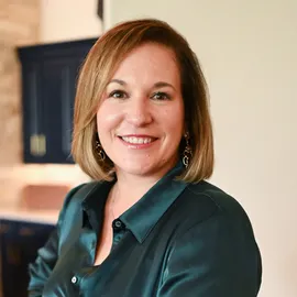 Jennifer Shahry, Agent in  - Compass