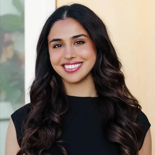 Gianna Mor, Agent in  - Compass