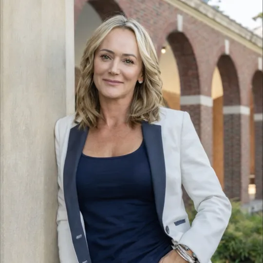 Monika Cronin, Agent in  - Compass