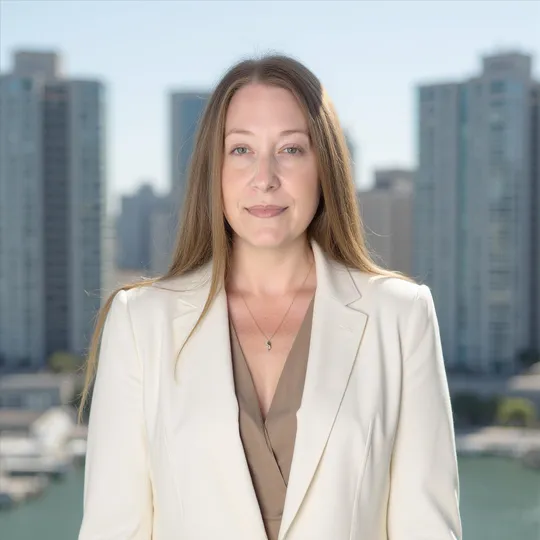 Eva Synalovski, Agent in  - Compass