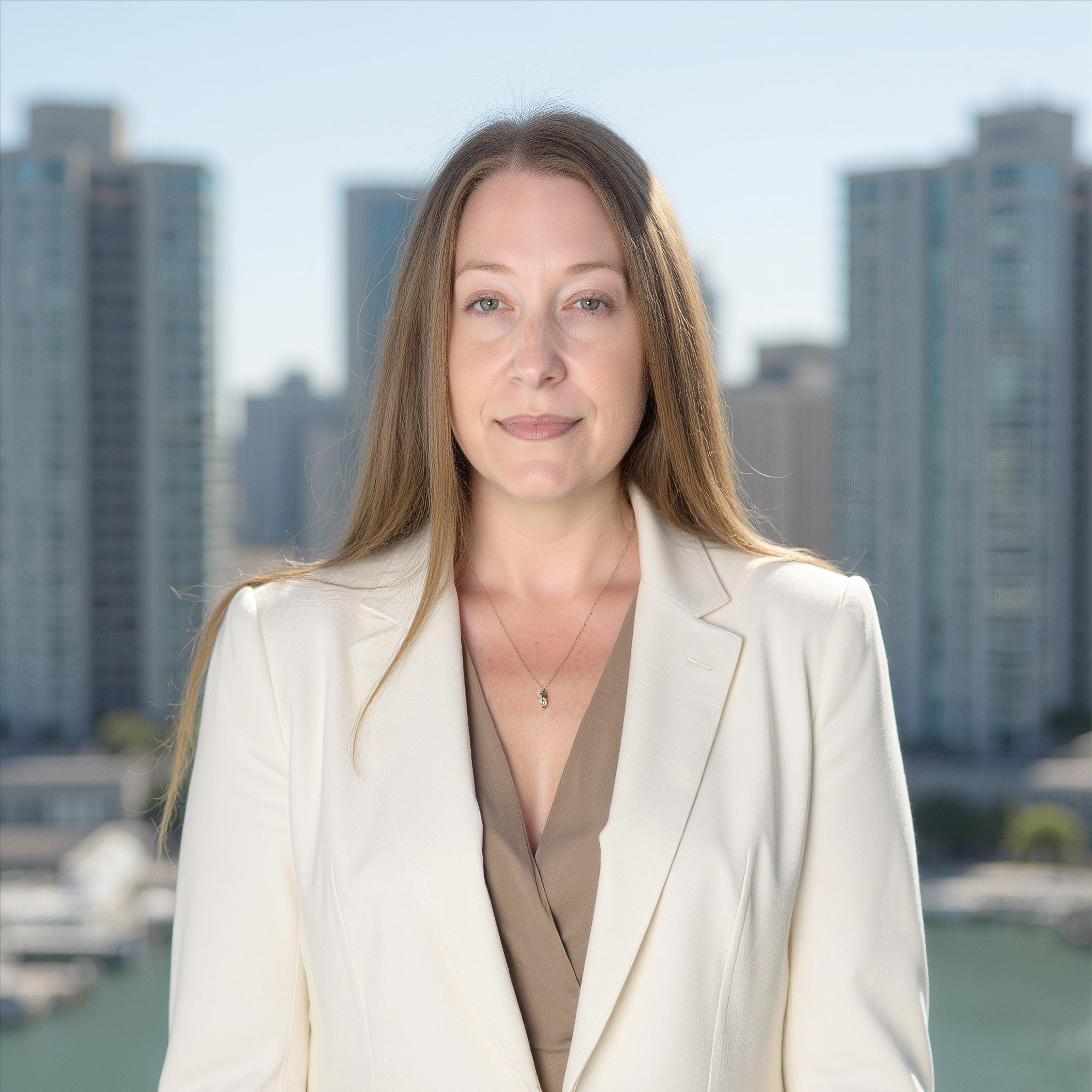 Headshot of Eva Synalovski