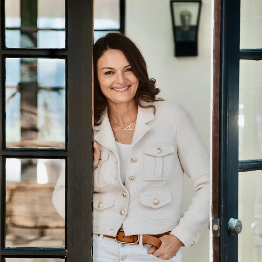 Alexandra Hess, Agent in  - Compass